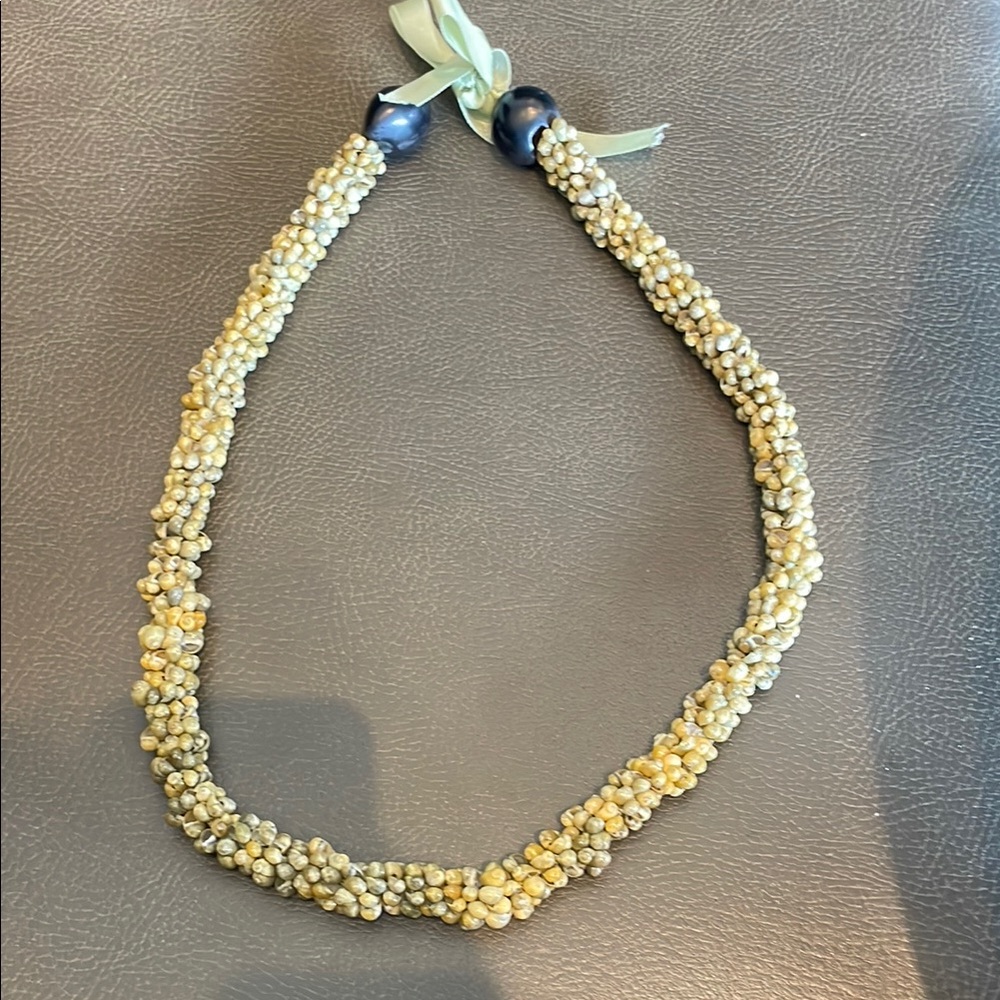 Hawaiian Lei Necklace Mongo Shells
